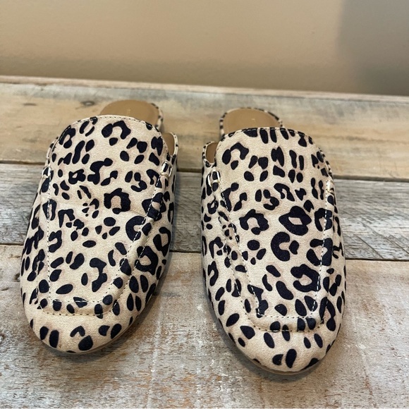 Michelle McDowell Leopard Print Flat Slip On Mules - Picture 2 of 10